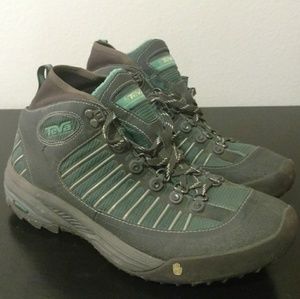 Teva hiking boot green w 8.5 event waterproof